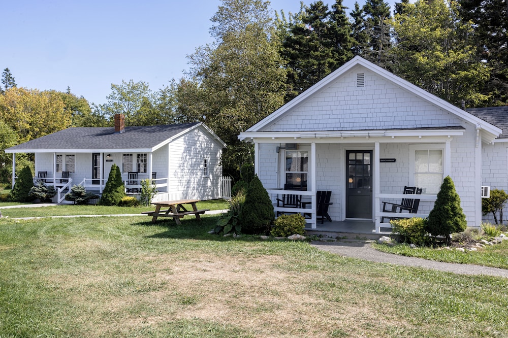 Bluebird Ocean Point Inn 44/47