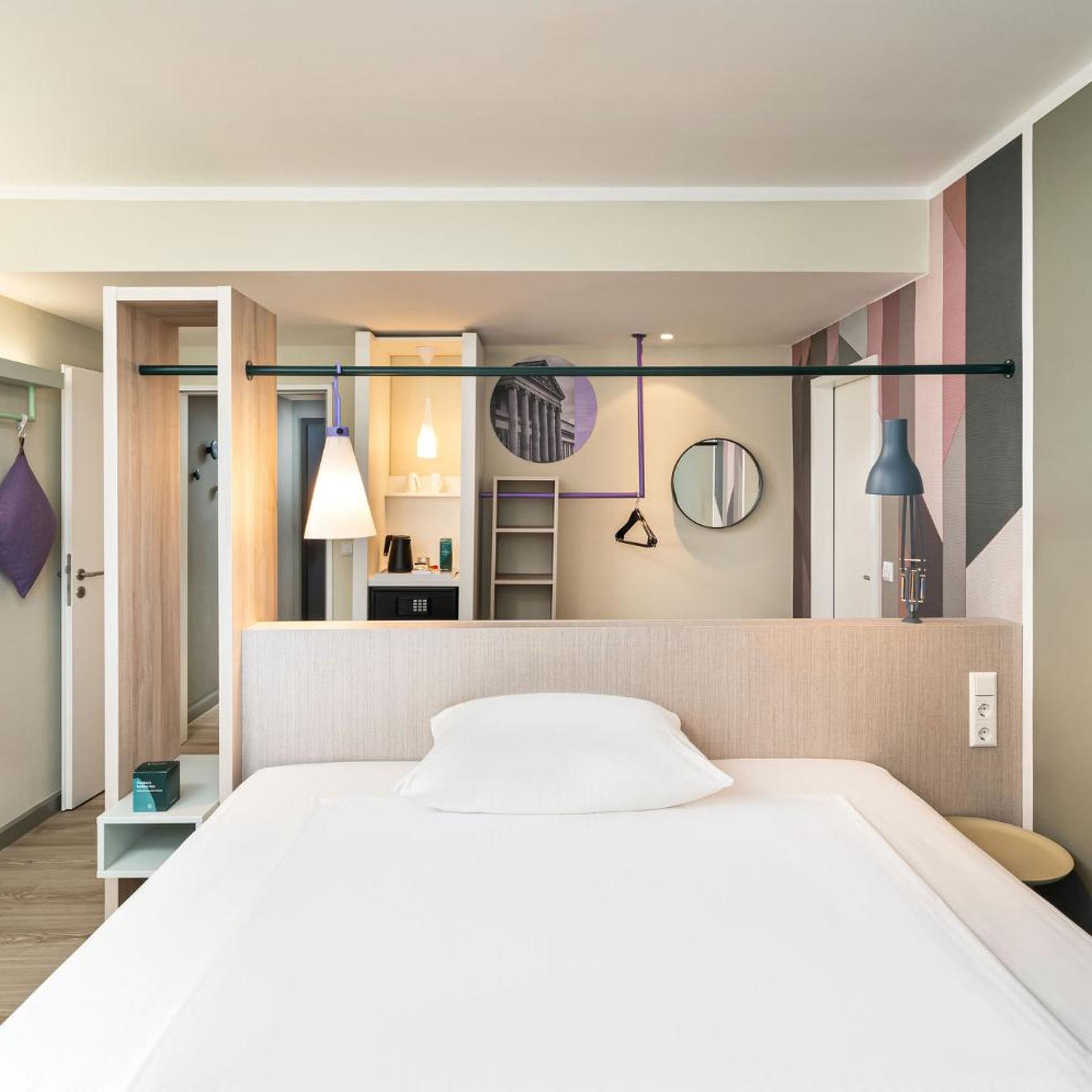 Standard, King Bed, Queen Bed