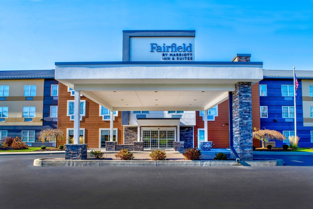 Country Inn and Suites By Carlson, Cortland, NY 1/48