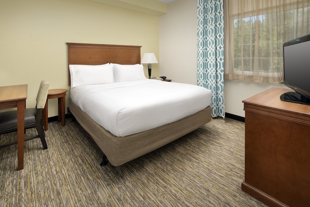 CANDLEWOOD SUITES BLUFFTON - HILTON HEAD 16/73