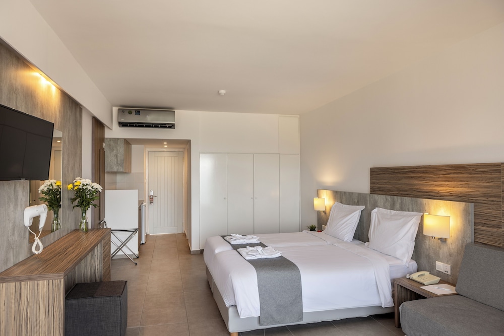SUPERIOR ROOM INLAND VIEW