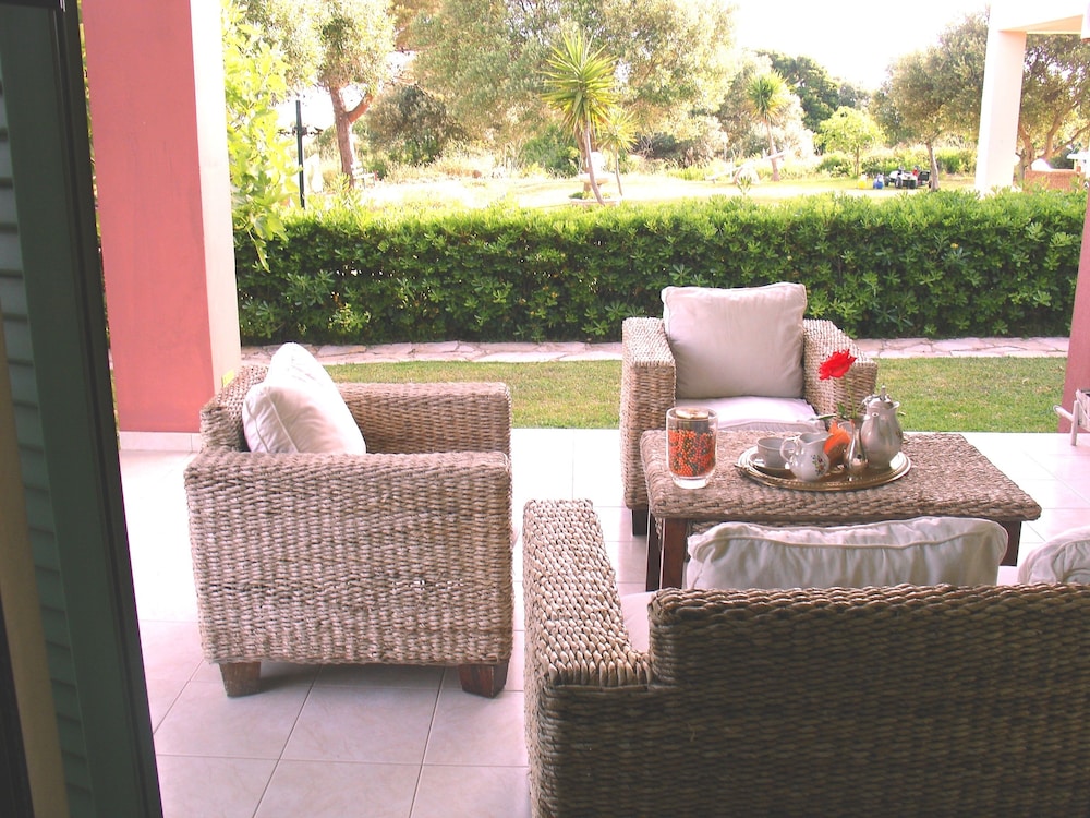 Monambeles Villas 69/76