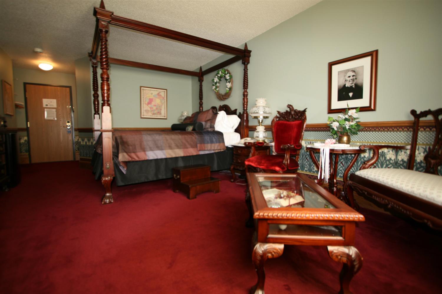 Theme, Queen Bed