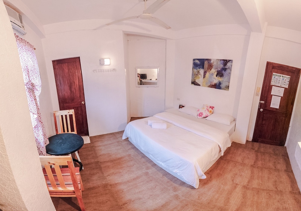 Deluxe, Queen Bed, Bay View