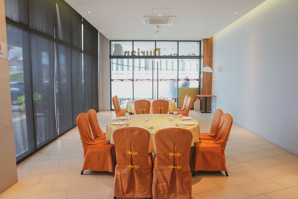 Roxy Hotel Serian 34/40