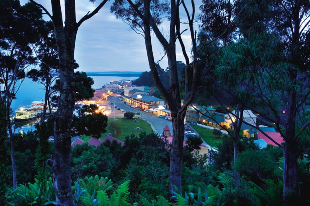 Strahan Village 26/66