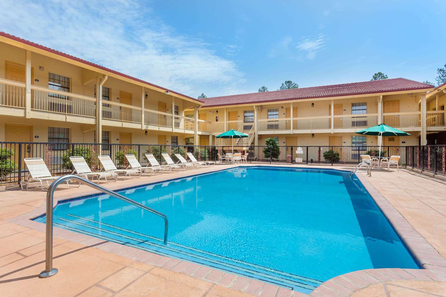 Motel6 Huntsville, AL - University Dr 21/26