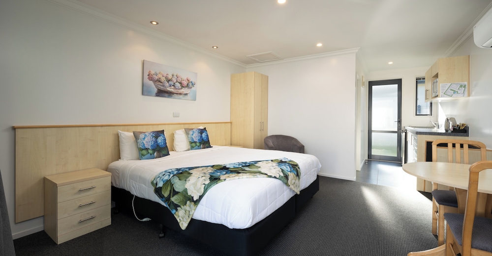 Grove Park Motor Lodge 23/74