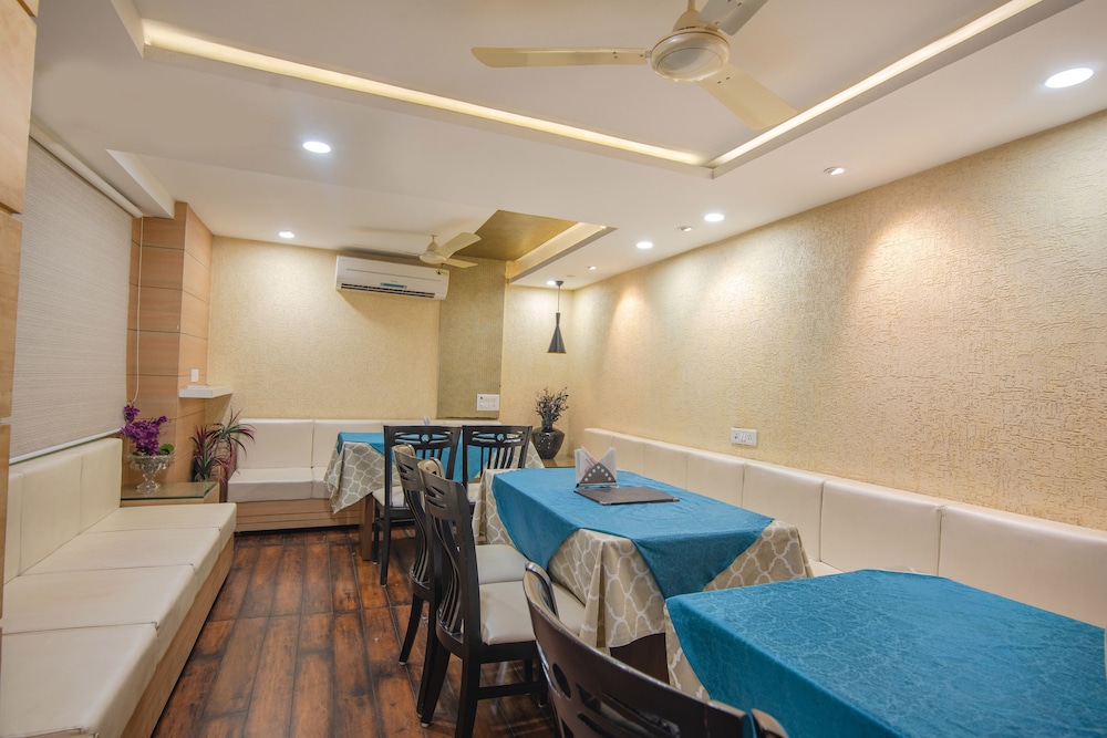 HOTEL MORYA REGENCY 22/27