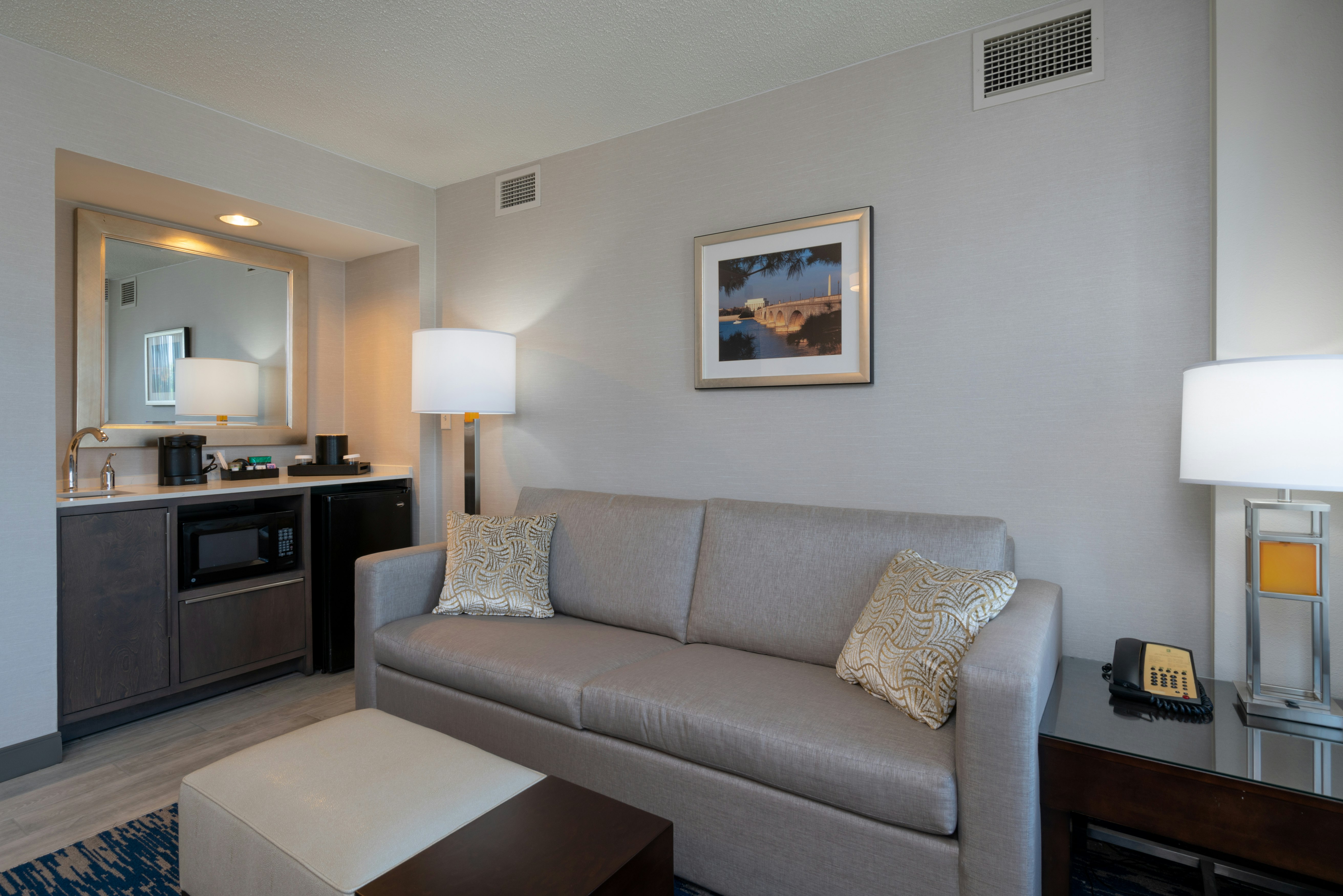 Embassy Suites Alexandria Old Town 25/51