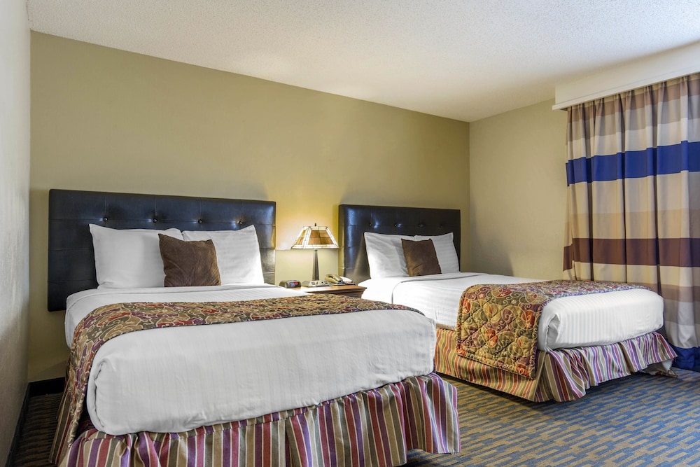 STANDARD, 2 QUEEN BEDS