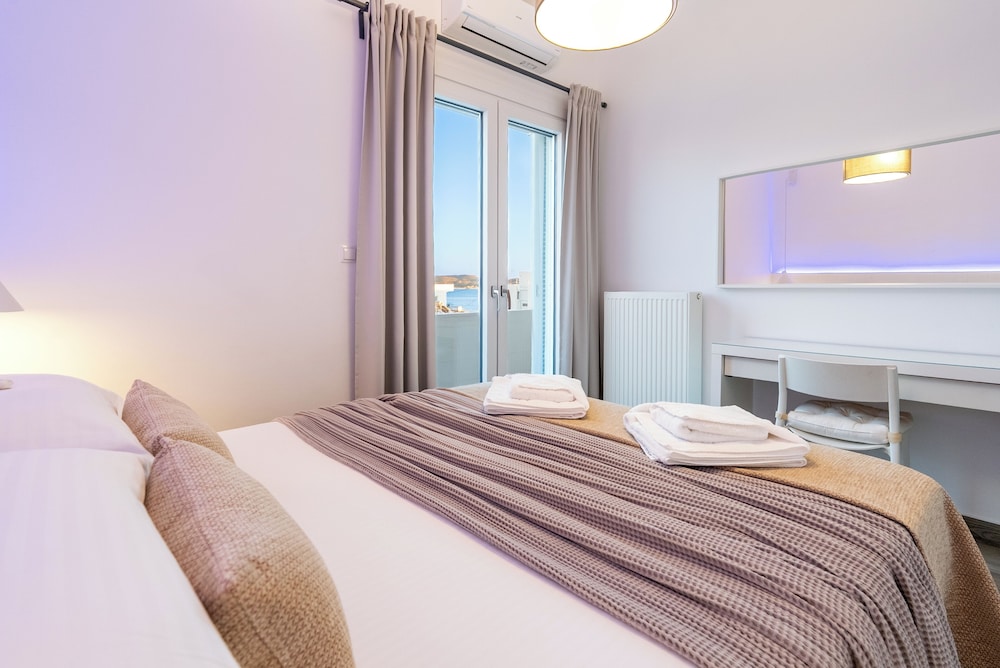 White Rock Milos Suites 11/55