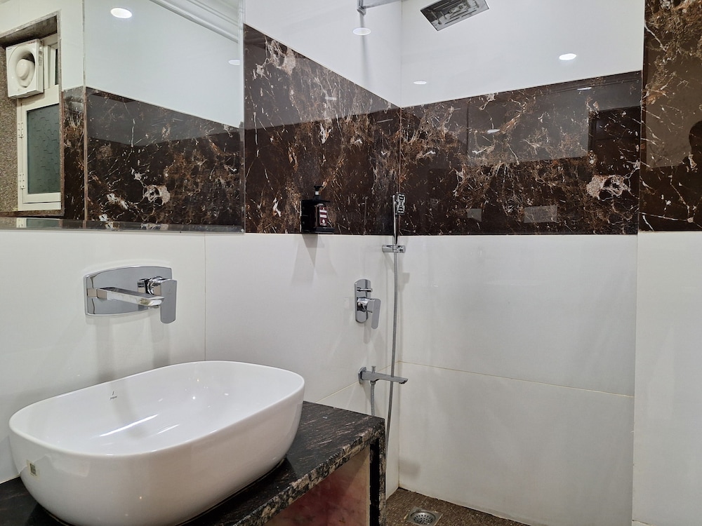 LN Hotels and Resorts 48/48