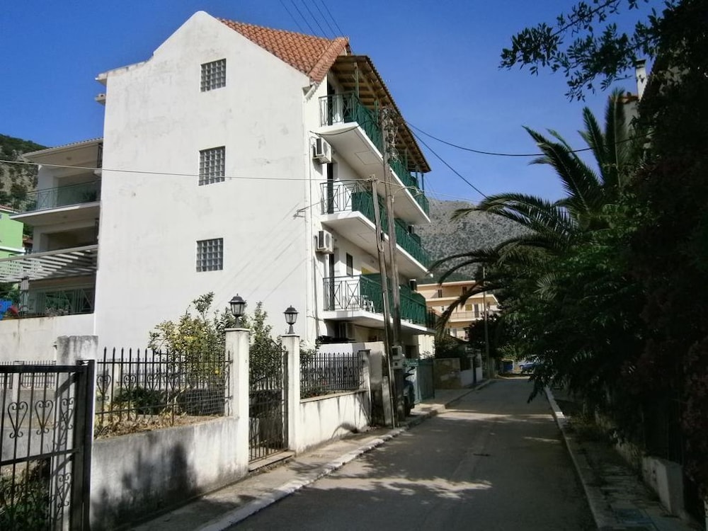 Petros Studios 5/41