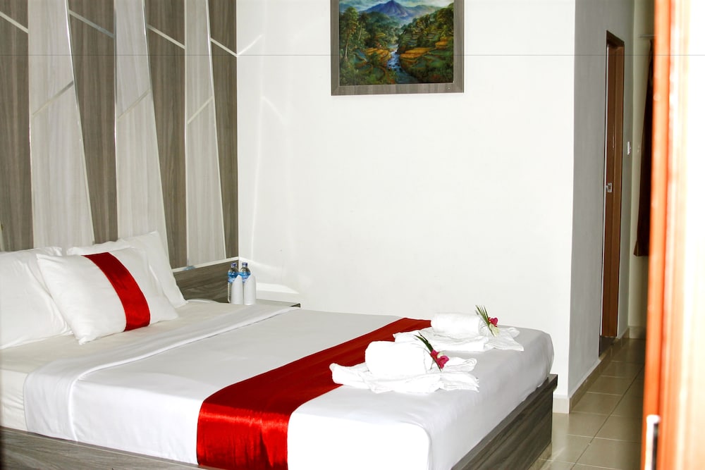 Paradise Hotel 18/39