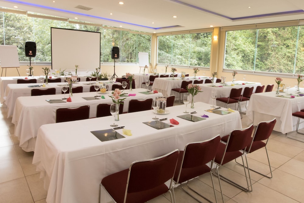 Hotel Mision Grand Valle De Bravo 38/50