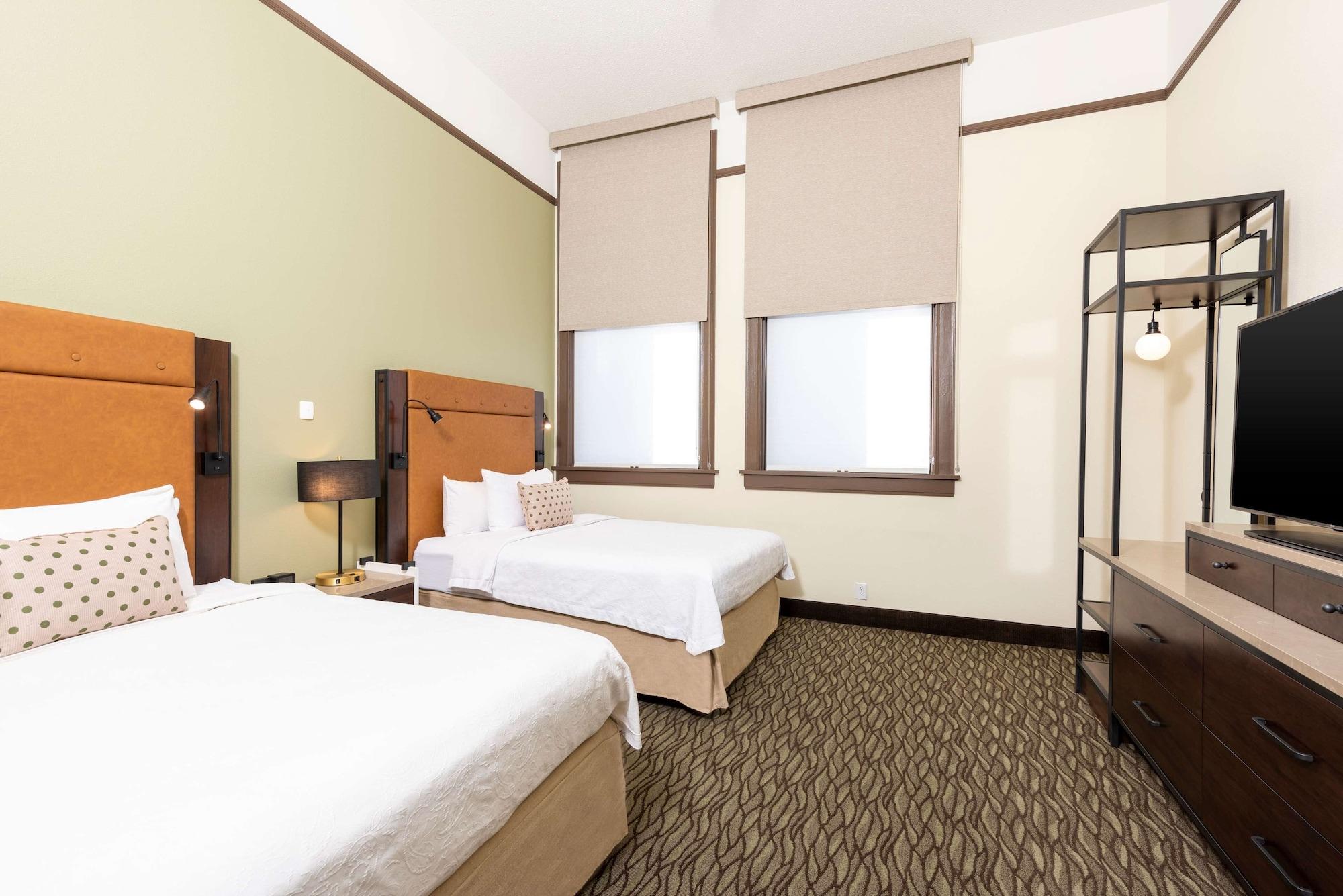 جناح لذوي الإعاقة، Homewood Suites by Hilton Indianapolis-Downtown 2/2