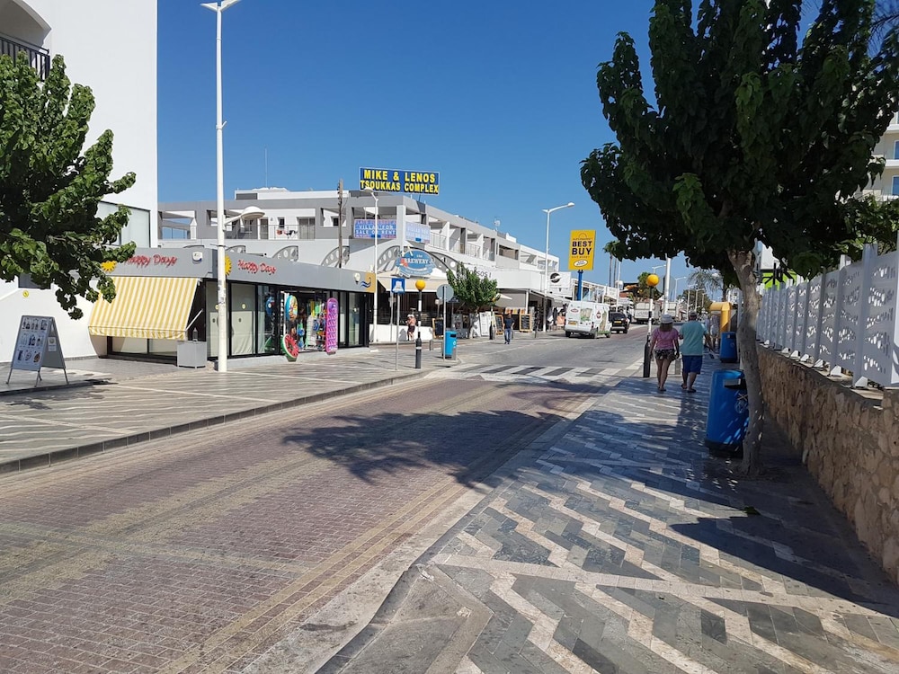 Melini Hotel Suites 33/43