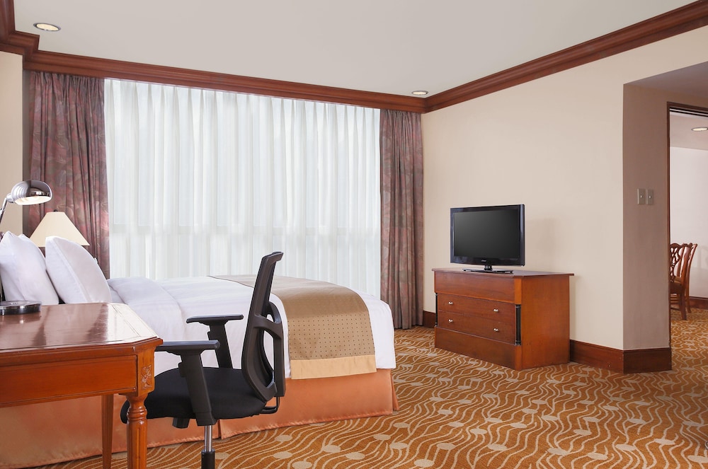 Holiday Inn Galleria Manila 63/74