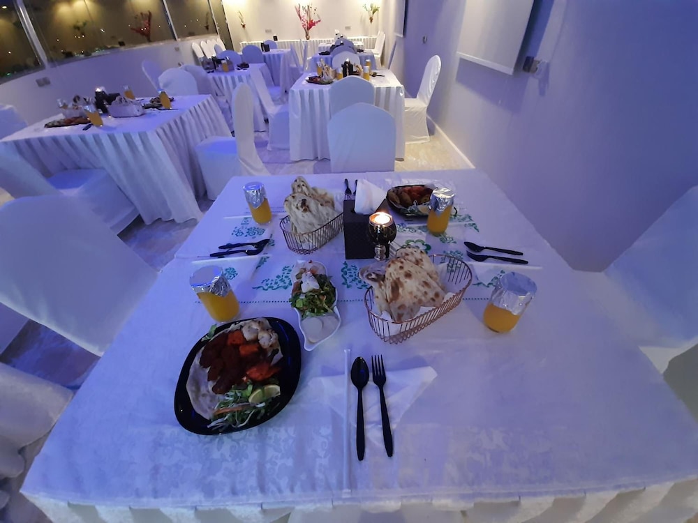 فندق قصر الشمال(Qasr Alshamal Hotel) 40/50