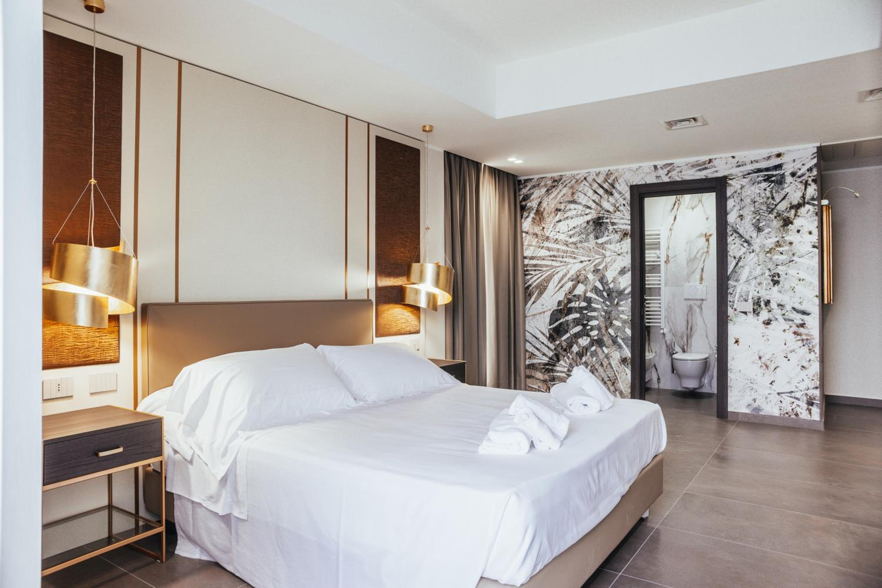 جناح ملكي بجاكوزي، Palace Hotel 4/10
