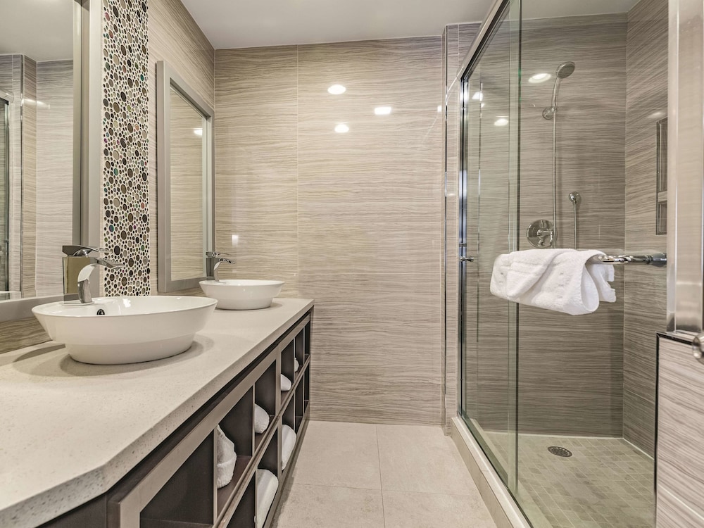 La Quinta Inn & Suites by Wyndham San Francisco Airport West 15/48