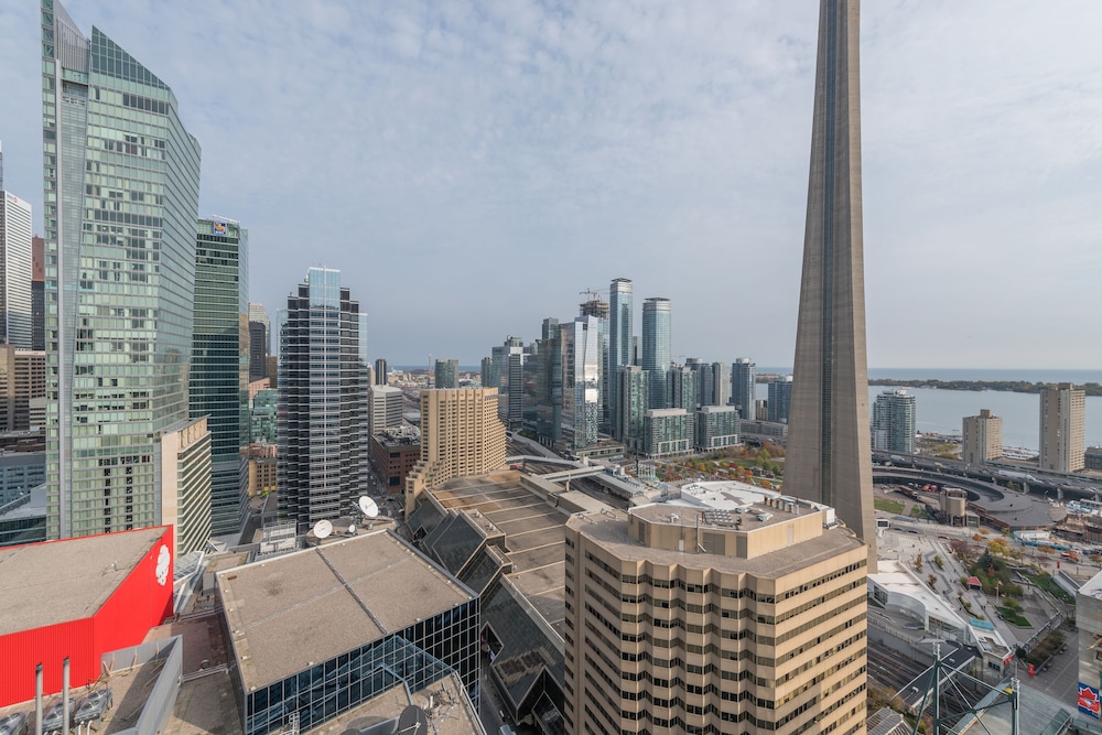 Grand Royal Condos - Cn Tower 65/71