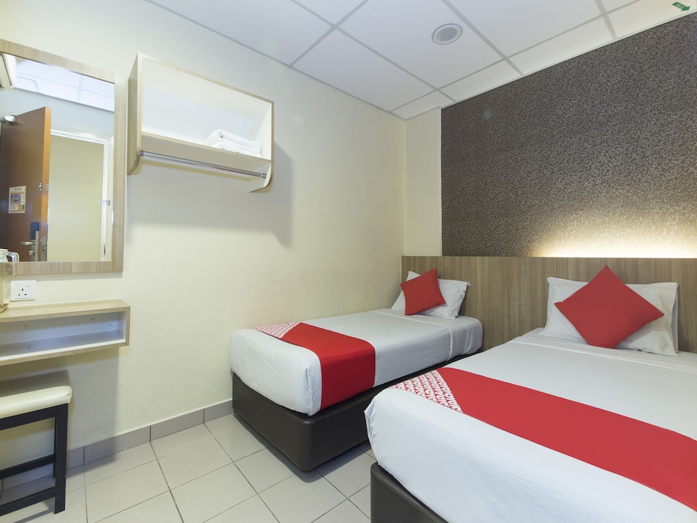 Dragon Inn Premium Hotel 12/30