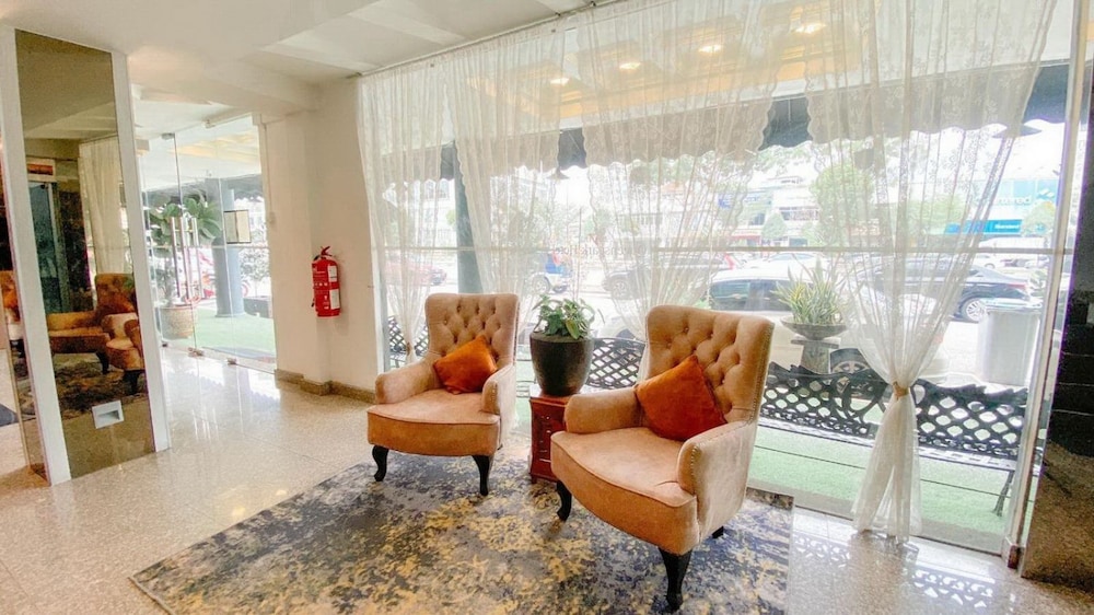 Desa Queenspark Hotel 47/77