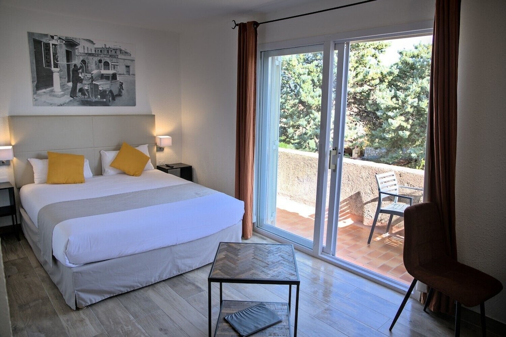 ROOM, TRIPLE