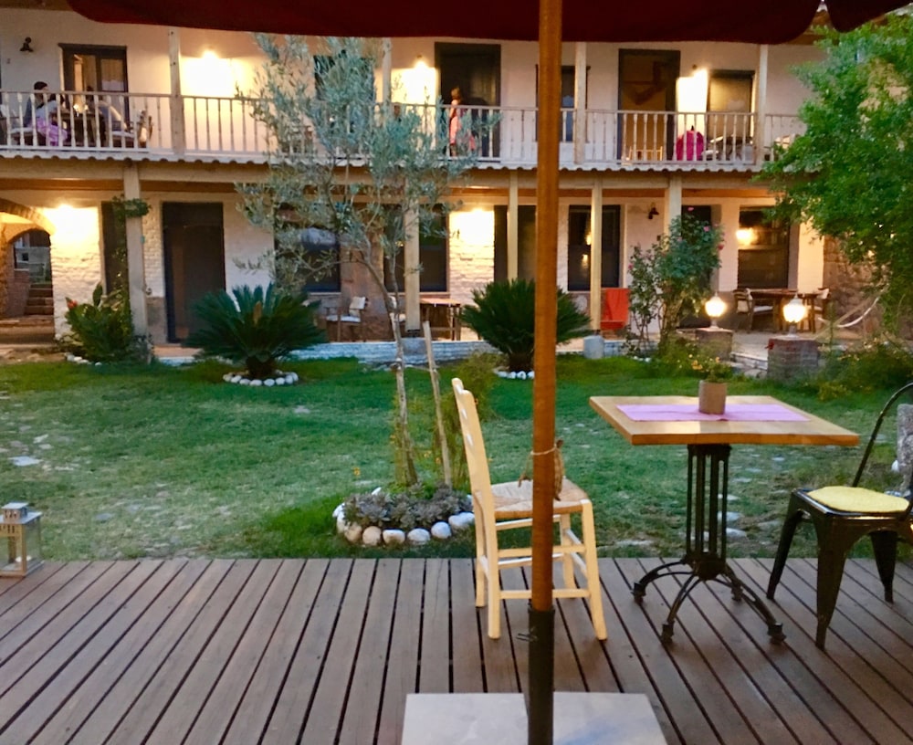 Attalos Suites Hotel 52/58