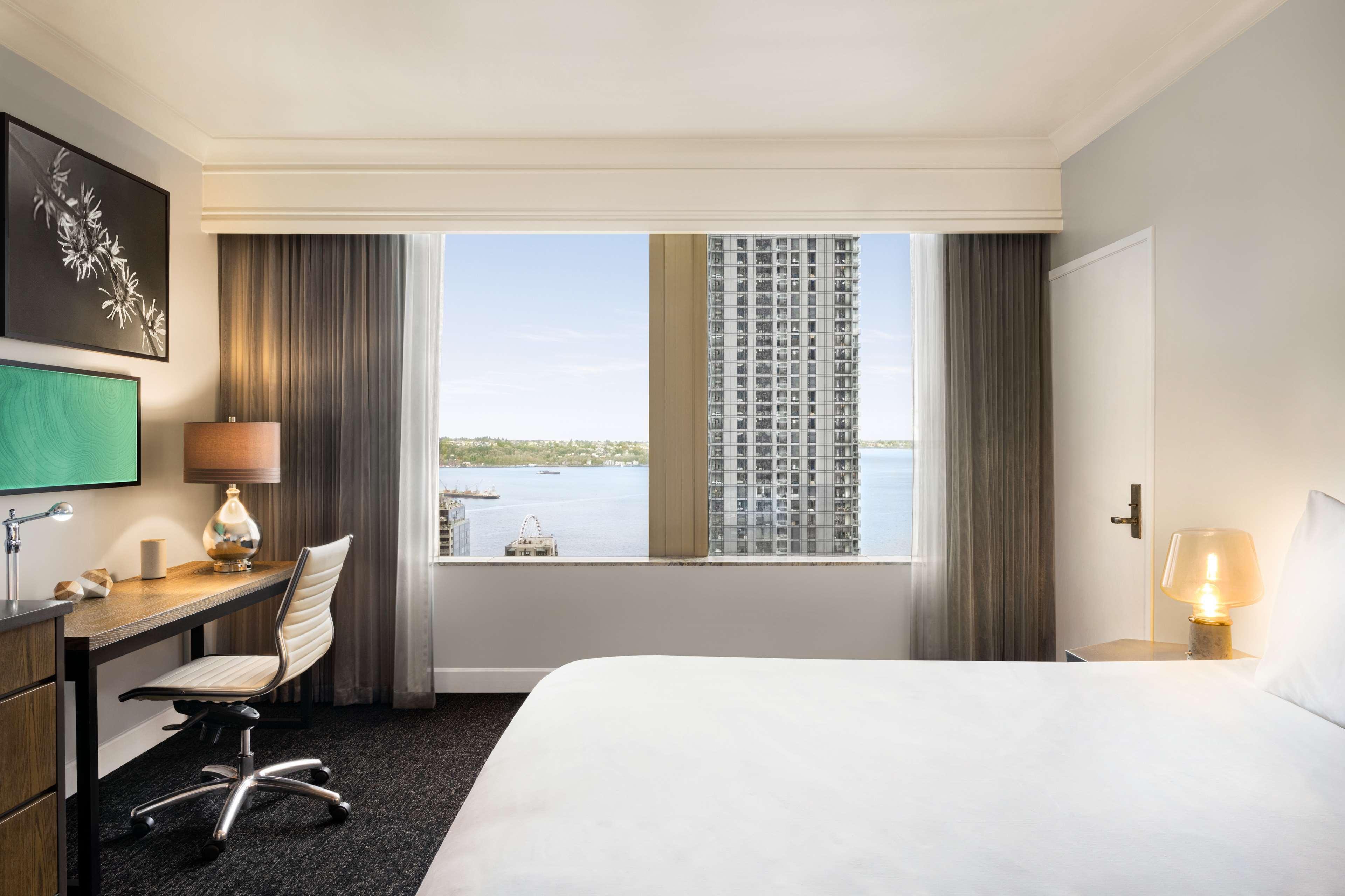 Room, King Bed, Partial Water or Skyline View