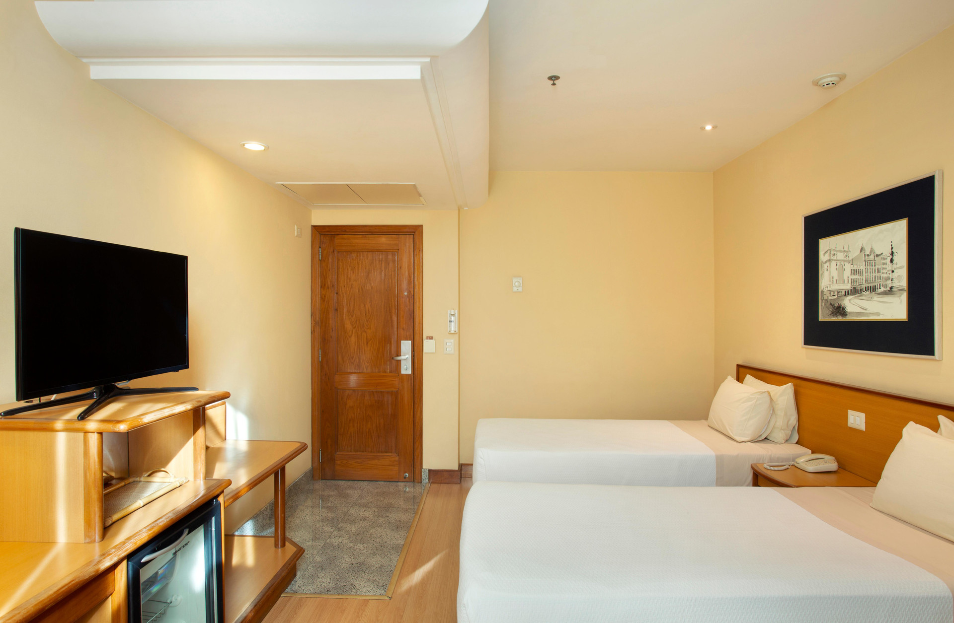 Superior, Twin Beds, Street View