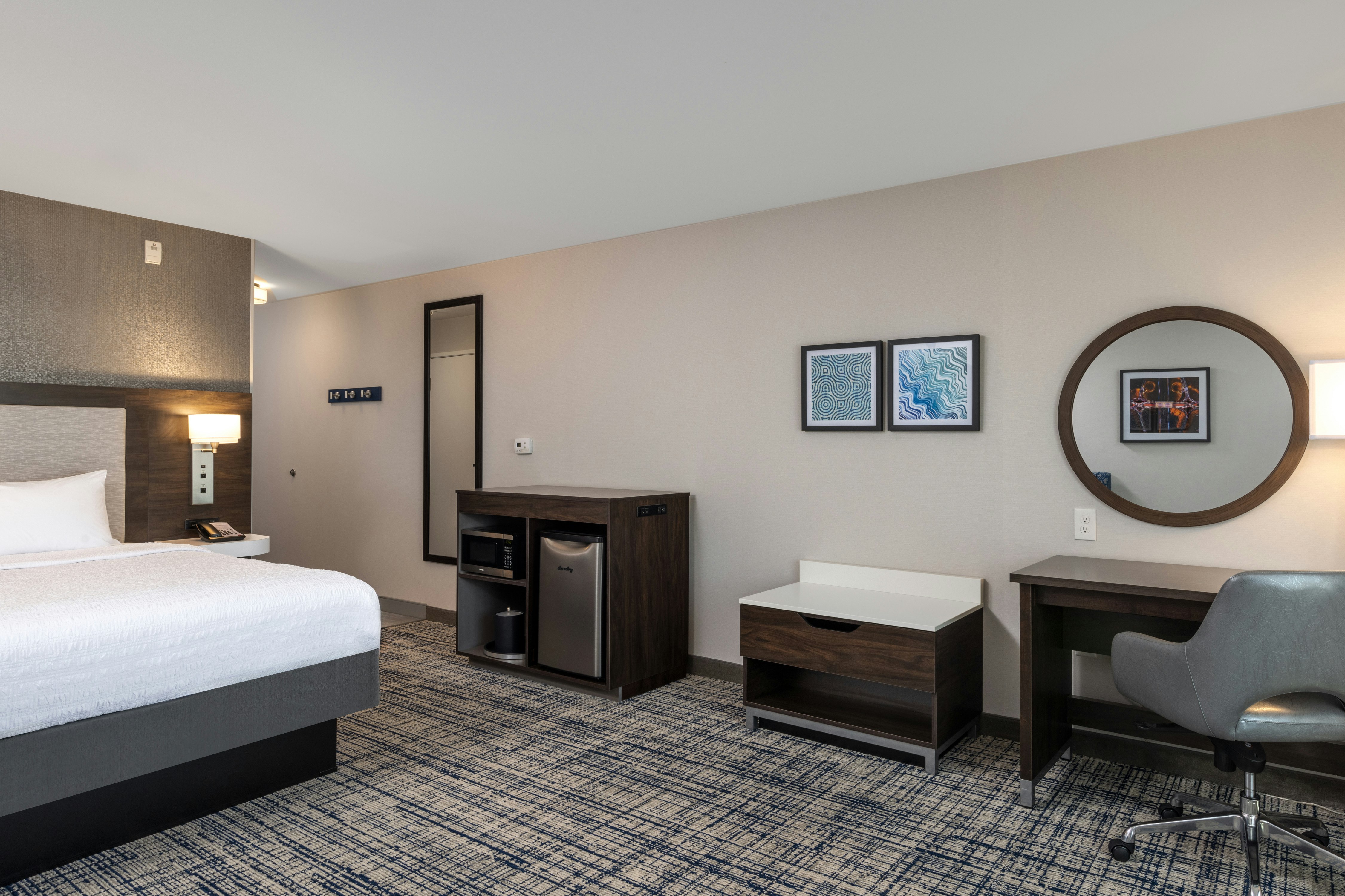 غرفة بسرير كينج، Hampton Inn Suites Manteca 4/8
