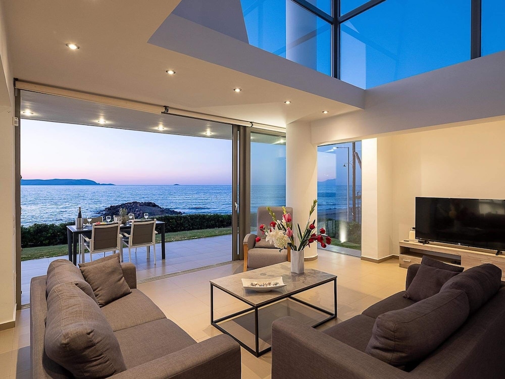 Villa Almyra 10/36