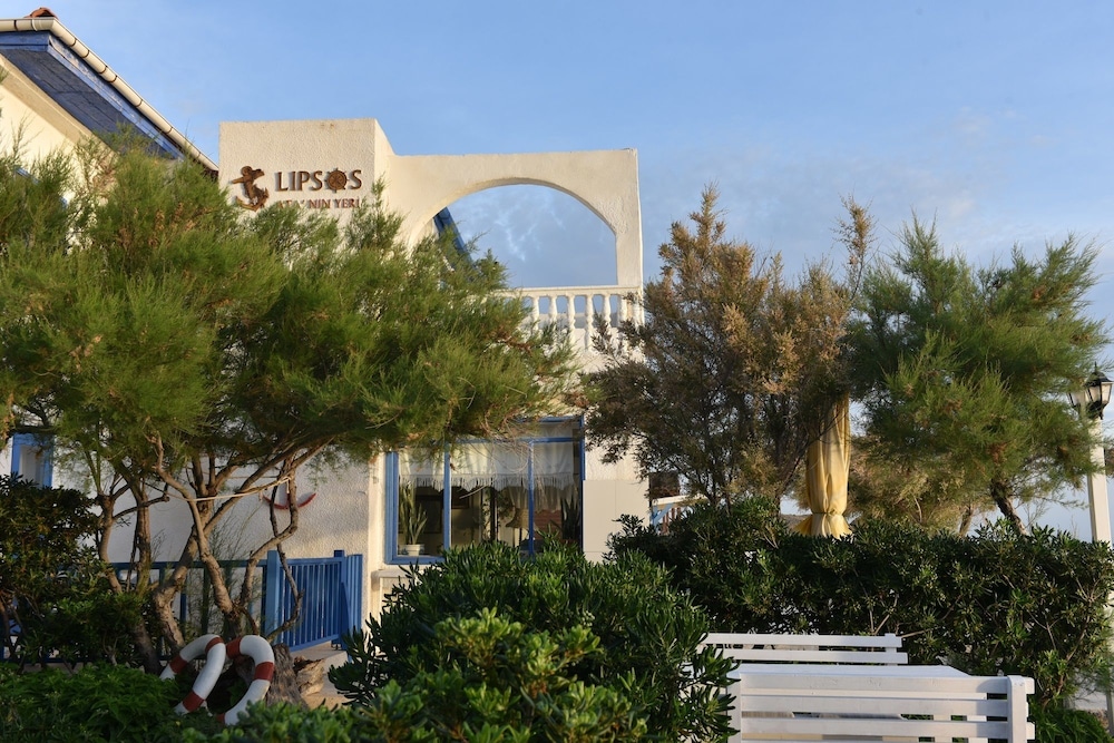 Lipsos Hotel 33/41