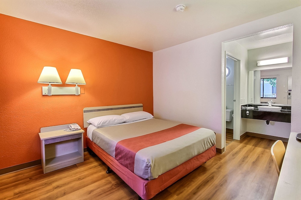 Motel6 Fremont, CA – North 33/58