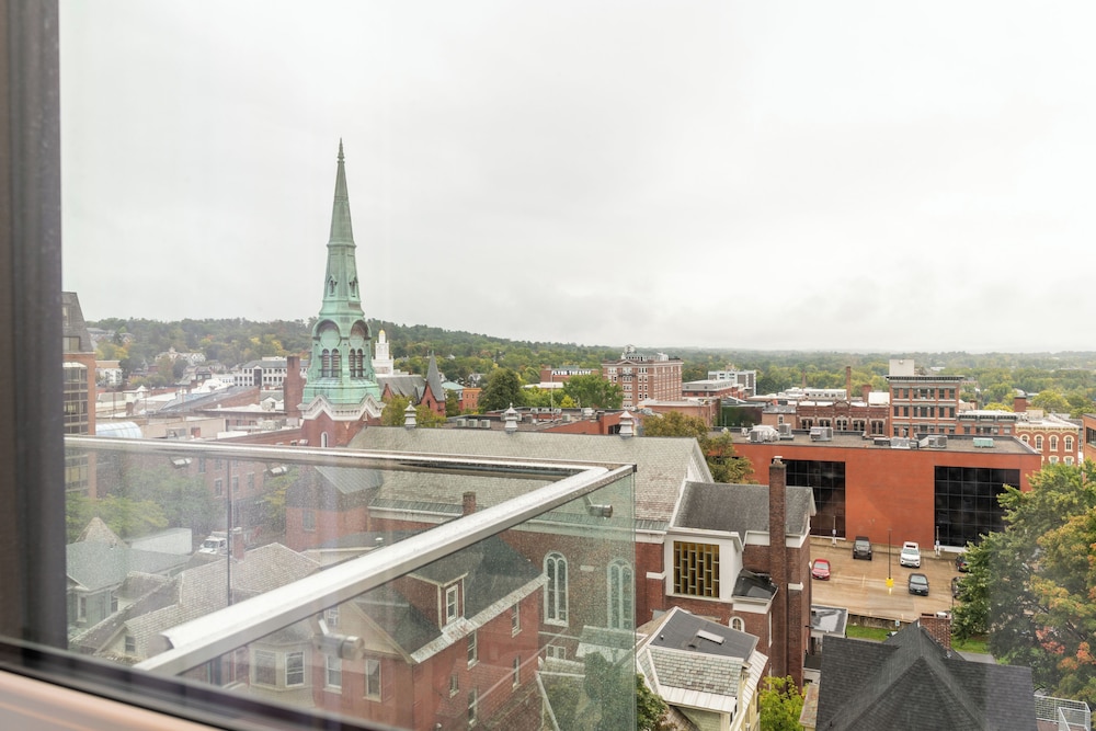 AC Hotel Burlington 5/50