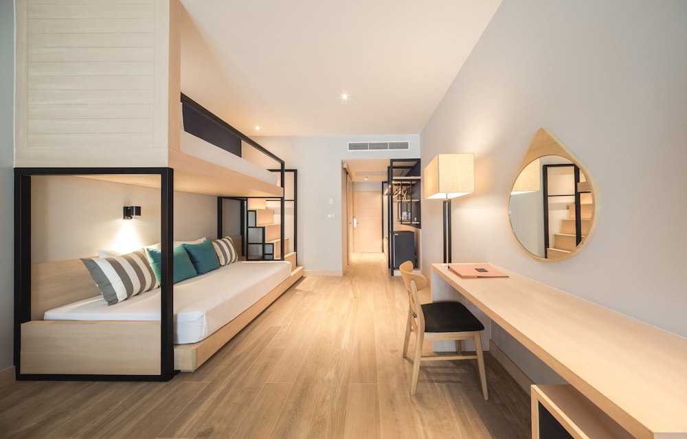 The Regent Cha Am Beach Resort 14/75