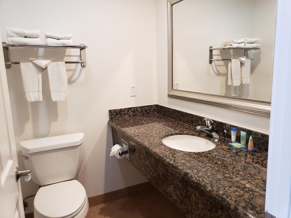 Fairview Inn And Suites Healdsburg 22/65