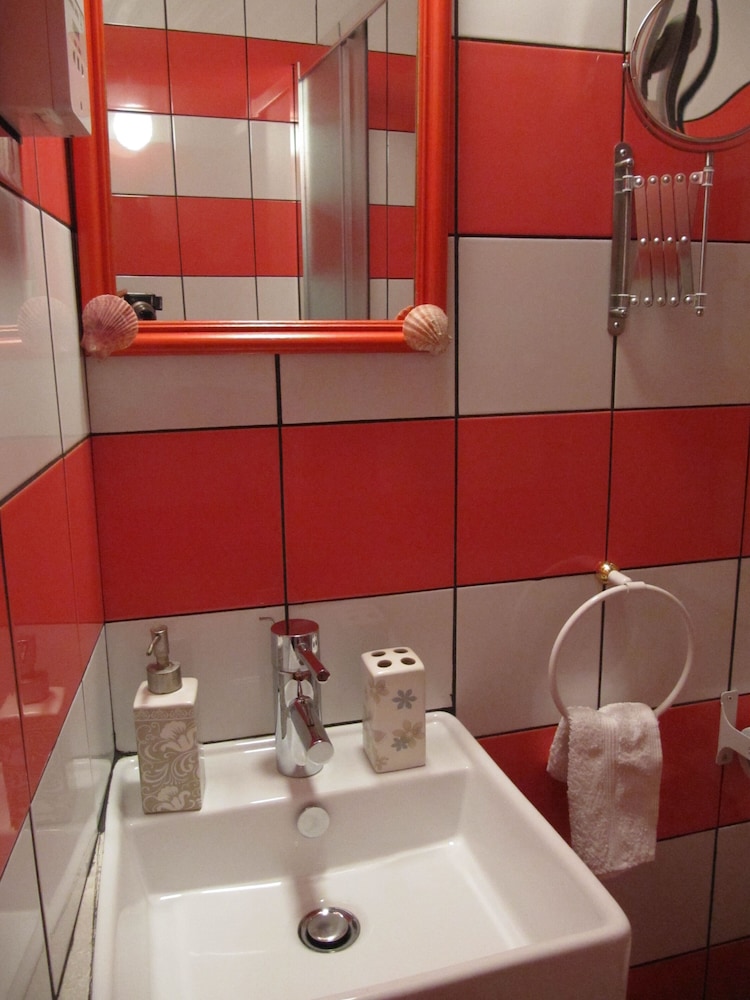 Stratos Art Deco House 46/50