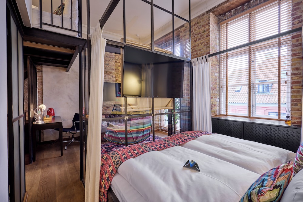 Loft, Queen Bed