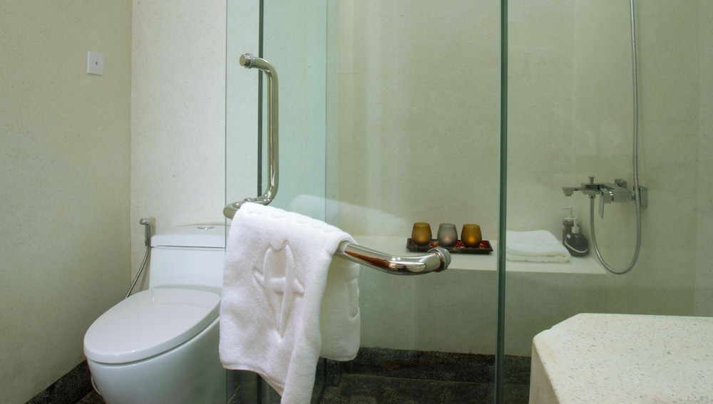 Almond Bassac River Hotel 43/49