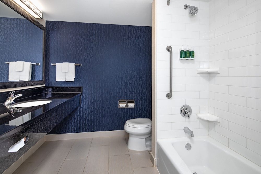 Fairfield Inn And Suites Toronto Mississauga 28/28