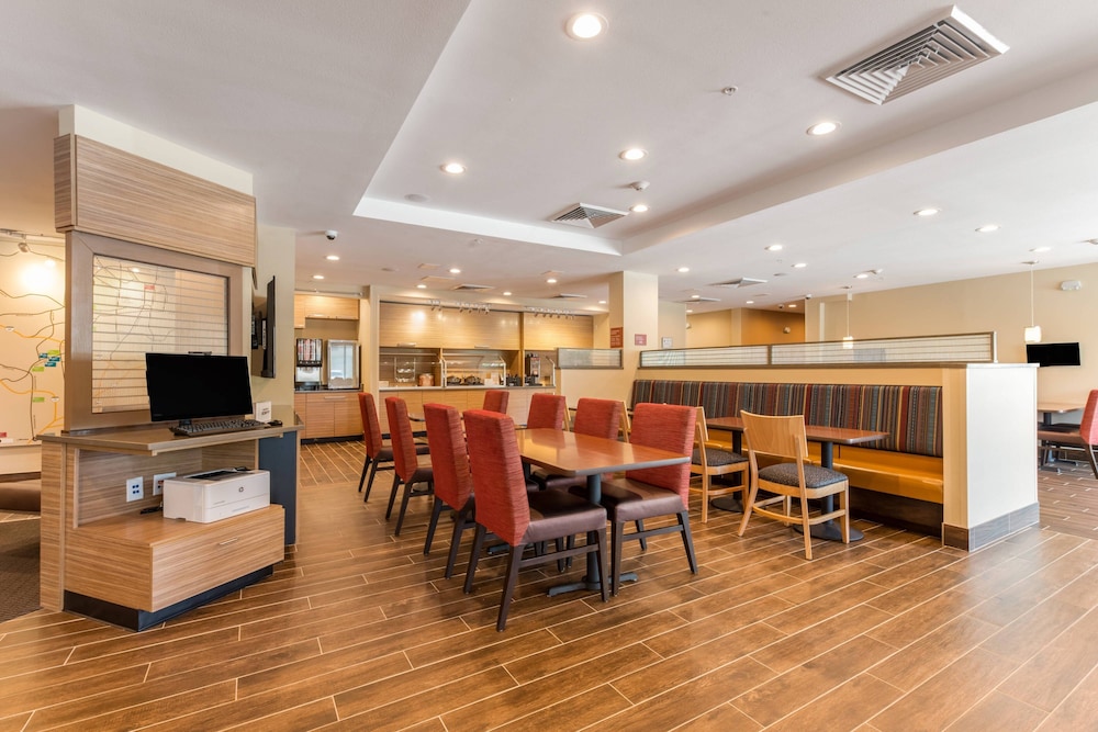 TownePlace Suites by Marriott Greensboro Coliseum Area 30/41