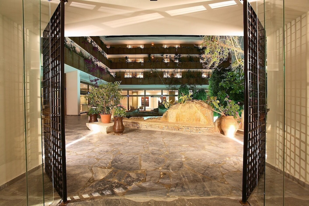 Sitia Beach City Resort and Spa 5/63