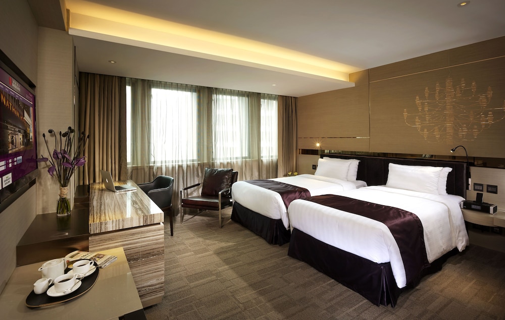 Nathan Hotel 32/72