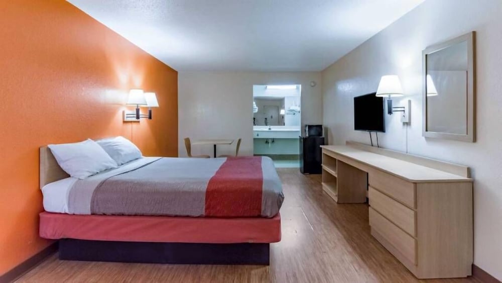 Motel6 Raleigh, NC Cary 28/54