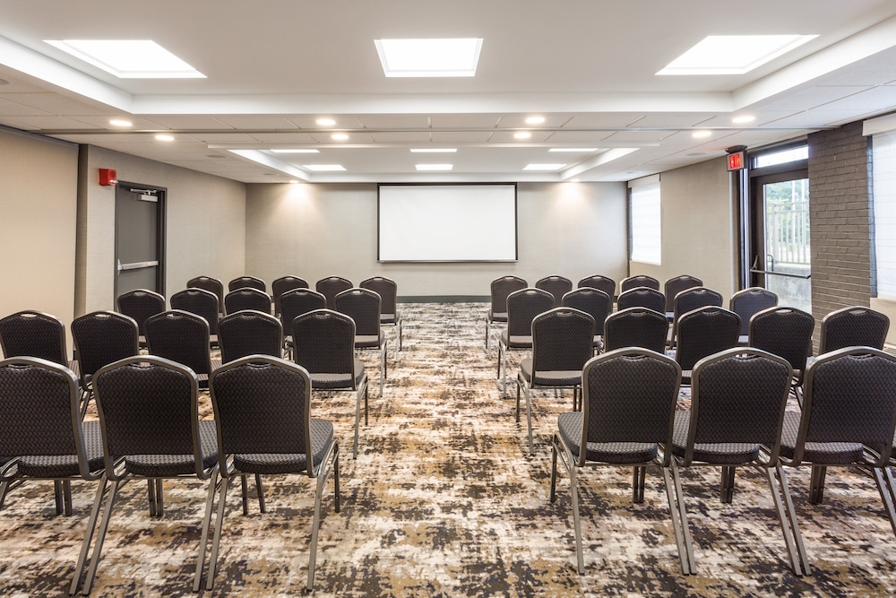 Candlewood Suites - Roanoke - Valley View, an IHG Hotel 38/50