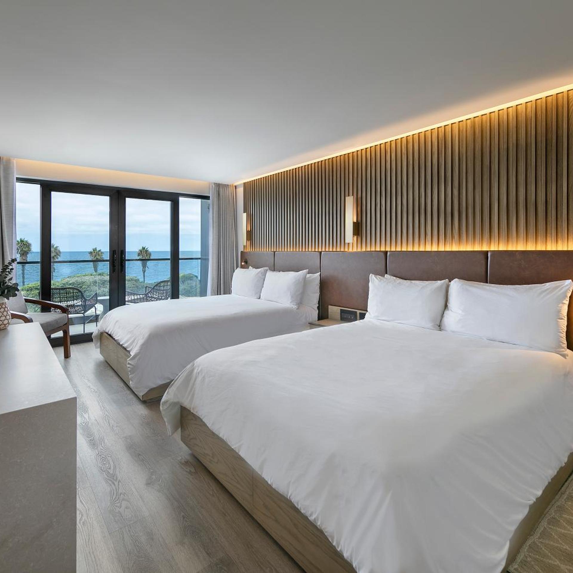 Shores, 2 Queen Beds, Ocean View